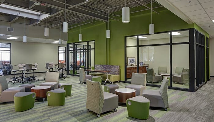 A flexible student learning environment in RIpon, Wisconsin, allows student groups of different sizes to work together with supervision from the classrooms.