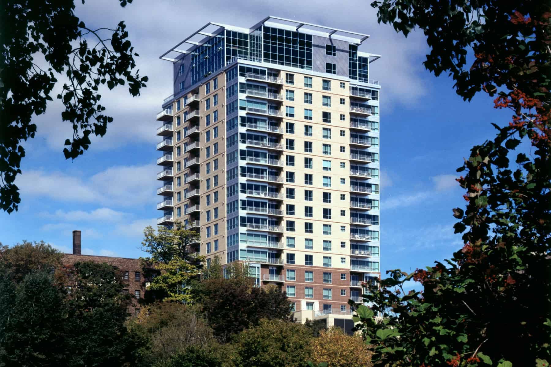 1522 On the Lake Exterior