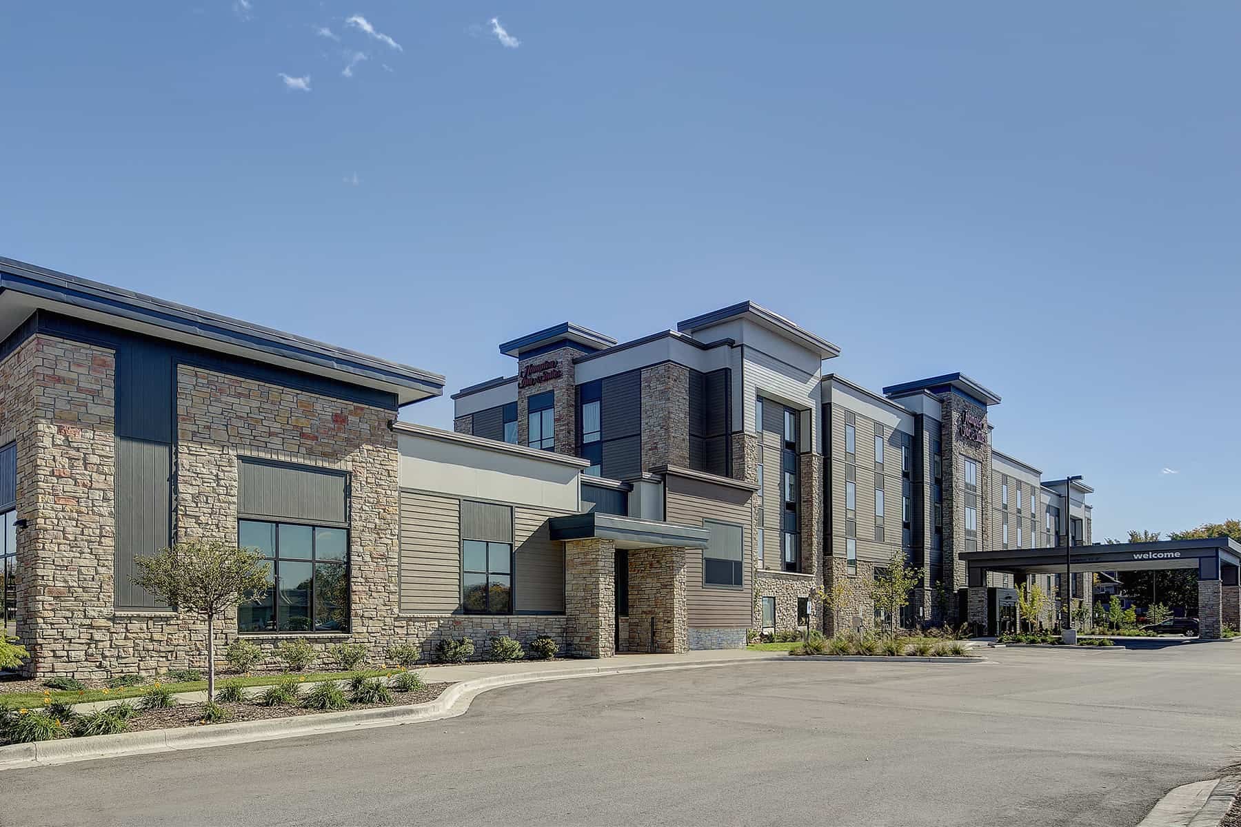 Hampton Inn & Suites Exterior